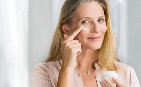 Las mejores cremas para ojos de 2023, según los dermatólogos