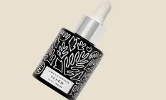 Suero renovador desnudo y próspero